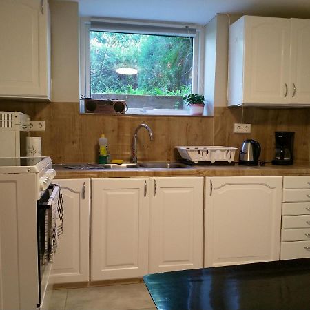 Renovated Semi- Basement 2 Bedrooms Furnished Apartment - Close To Everything In Moss Eksteriør bilde