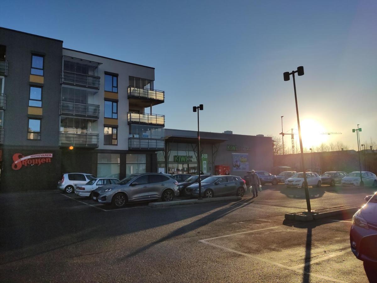 Renovated Semi- Basement 2 Bedrooms Furnished Apartment - Close To Everything In Moss Eksteriør bilde