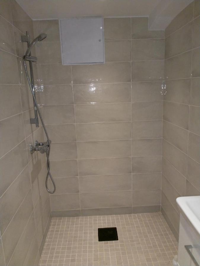 Renovated Semi- Basement 2 Bedrooms Furnished Apartment - Close To Everything In Moss Eksteriør bilde