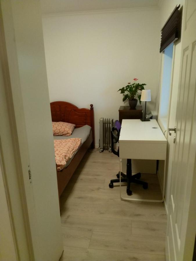 Renovated Semi- Basement 2 Bedrooms Furnished Apartment - Close To Everything In Moss Eksteriør bilde