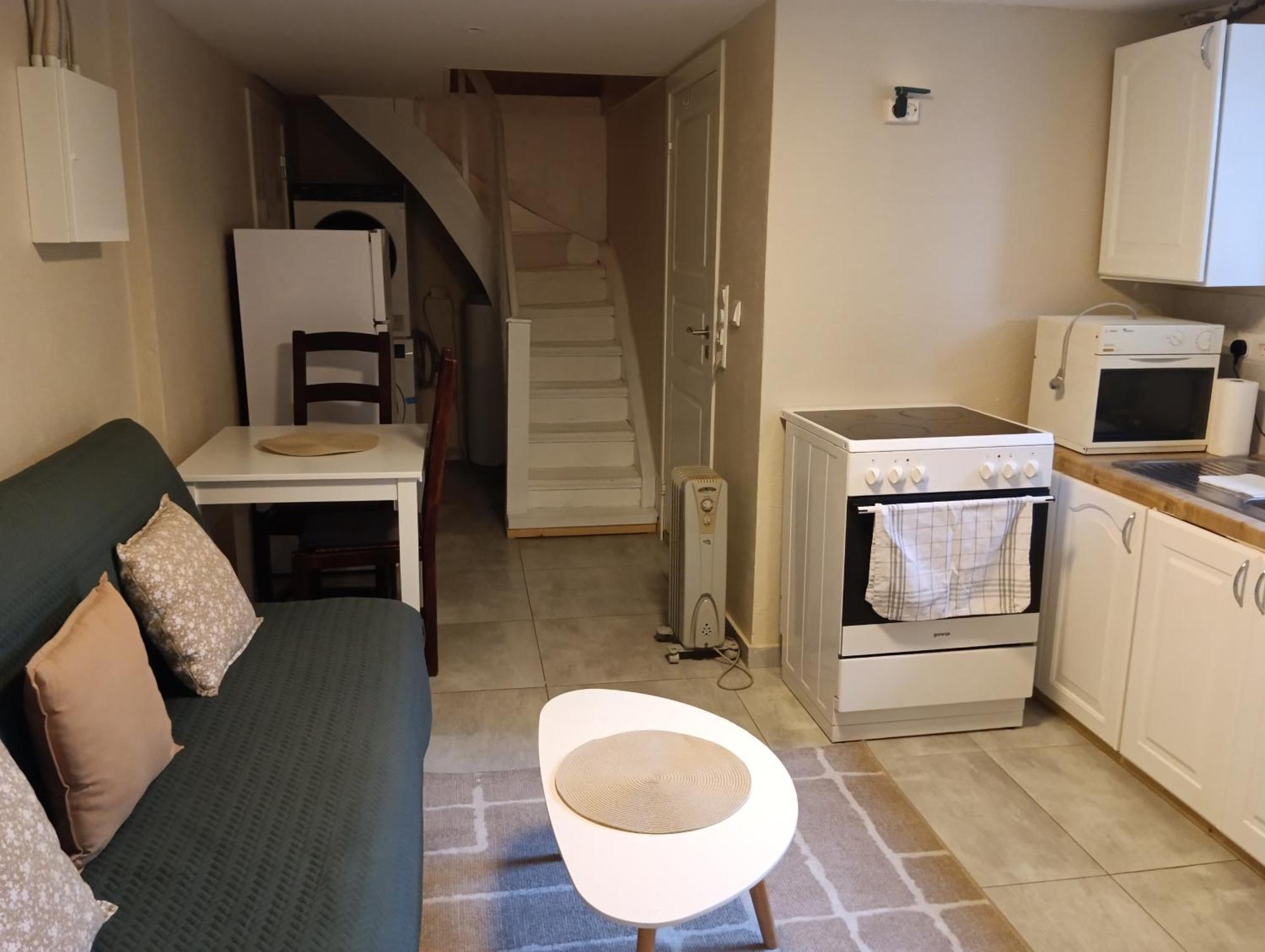 Renovated Semi- Basement 2 Bedrooms Furnished Apartment - Close To Everything In Moss Eksteriør bilde