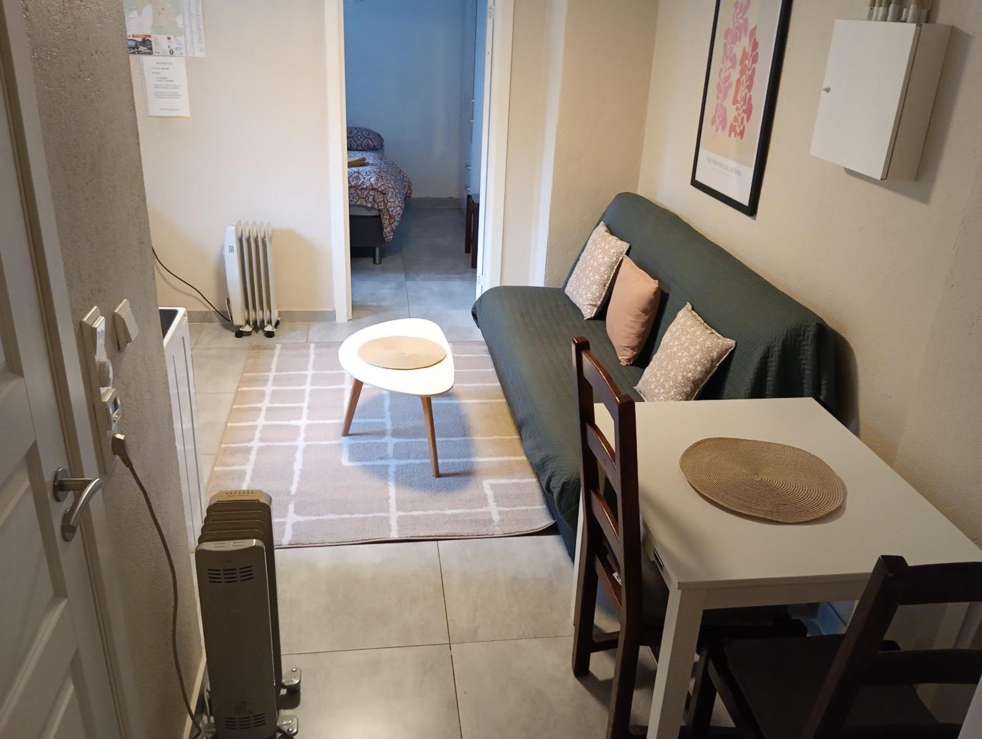 Renovated Semi- Basement 2 Bedrooms Furnished Apartment - Close To Everything In Moss Eksteriør bilde
